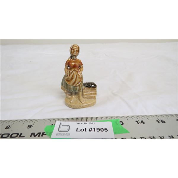 Vintage Irish Wade ireland Molly malone figure 3.25" tall