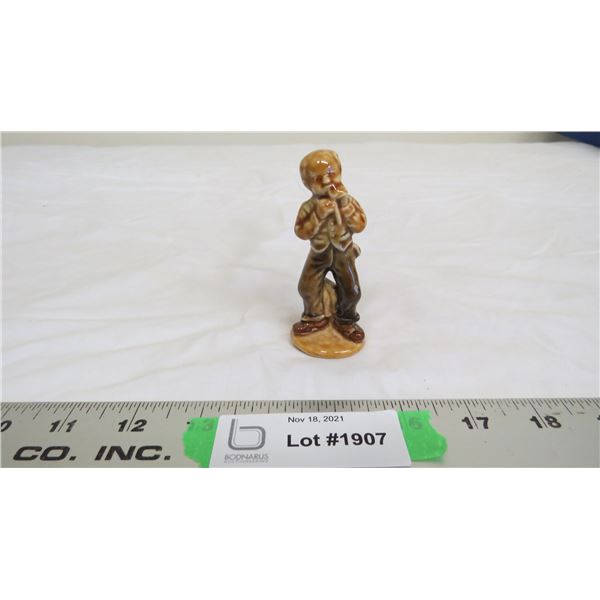 Vintage Irish Wade ireland figure 3.5" tall