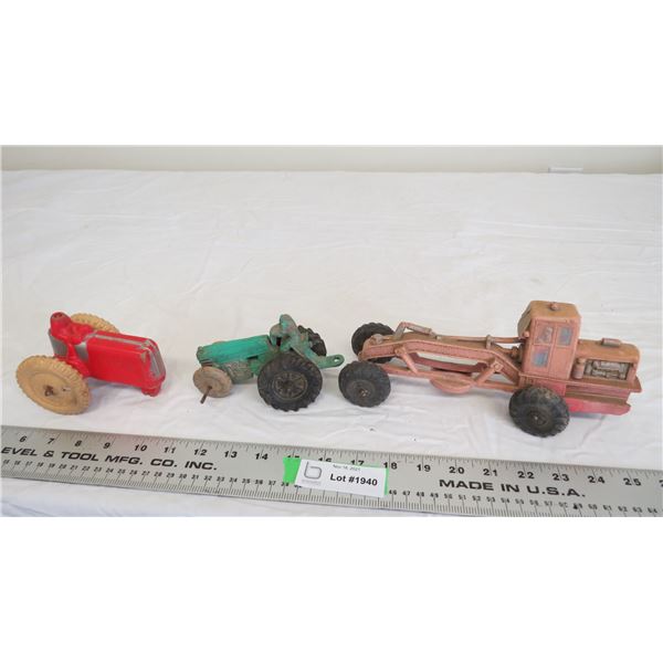 auburn, rubber tractor + grader toy, mickey tractor rubber toy