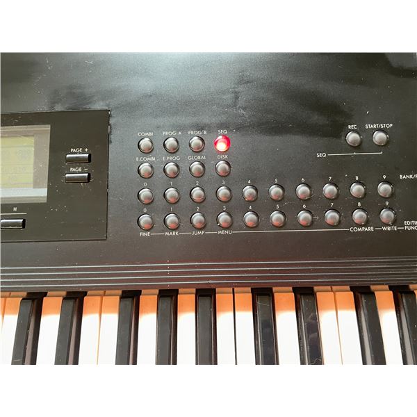 KORG T2 Music Workstation