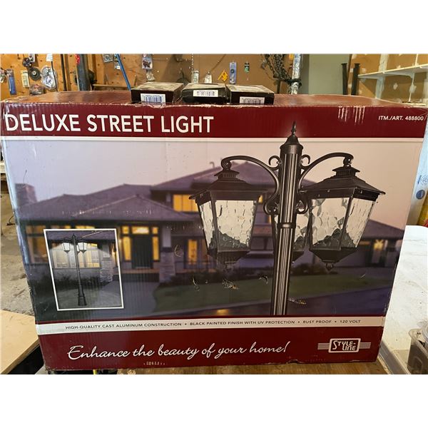 Deluxe Streetlight 