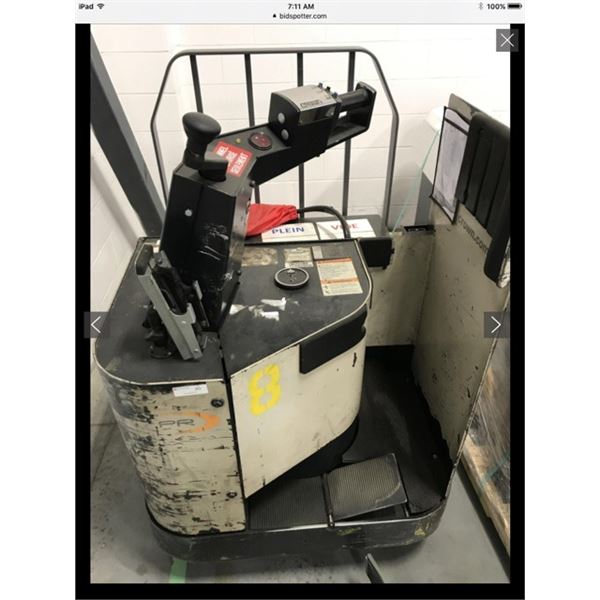 Crown self driving pallet truck