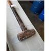 Image 2 : SLEDGEHAMMER AND 2 SHOVELS