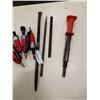 Image 3 : 4 AIR GRINDERS, REMINGTON FLOORING TOOL, PRY BAR AND MORE