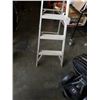 Image 2 : LITE 5 FOOT A FRAME STEPLADDER