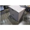 Image 9 : 2 DRAWER LATERAL FILING CABINET