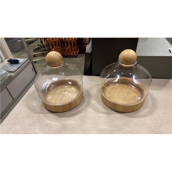 2 GLASS CONTAINERS WITH WOOD TRAYS AND STOPPERS