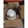 Image 2 : 2 BOXES RUBBERMAID GLASS CONTAINERS WITH LIDS, MIXING BOWL SET AND BAKING DISHES