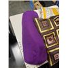 Image 2 : LOT OF THROW PILLOWS