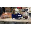 Image 1 : BOX AND PAN OF COLLECTIBLES WITH ENCHANTED CAROUSEL