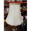 Image 8 : VINTAGE BRASS CHERUB TABLE LAMP AND CERAMIC TABLE LAMP