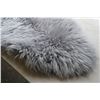 Image 2 : GREY SHEEPSKIN RUG - 24 X 41 INCH