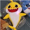 Image 7 : 2 NEW LIGHTS AND SOUND BABY SHARK PLUSH TOYS AND BABY YODA PLUSH