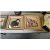 Image 4 : BOX OF WALL CLOCKS AND PRINTS