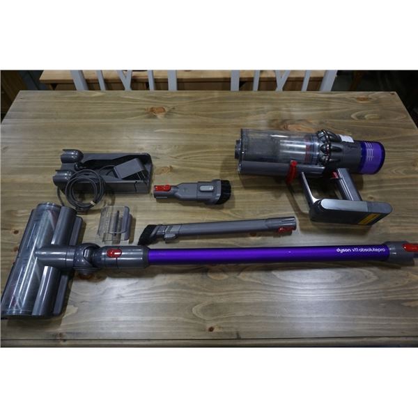 DYSON V11 ABSOLUTE PRO CORDLESS VACUUM W/ ACCESSORIES AND CHARGER RETAIL $949 - TESTED/WORKING