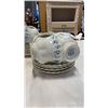 Image 2 : 12 ROYAL ALBERT MEMORY LANE CHINA CUPS AND SAUCERS