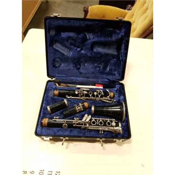 CASED BUNDY CLARINET