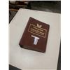 Image 1 : GOLDEN REPLICAS OF USA STAMPS IN BINDER