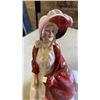 Image 2 : ROYAL DOULTON LADY FIGURE HN1392 Paisley Shawl HAND PAINTED BONE CHINA CA1930-1949