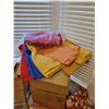 Image 3 : 12 Boxes Of Linen Assorted Colors