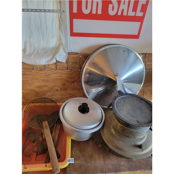 Strainers - Pots - 2 Wooden Stands