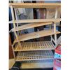 Image 4 : 3 Wooden Shoe Racks - Utility Mat - Humidfier