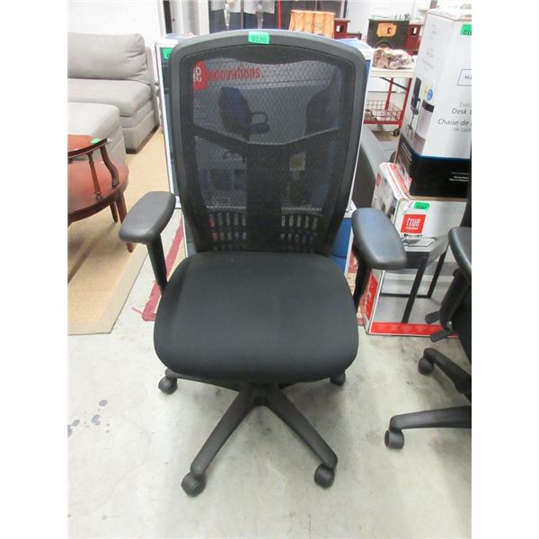 Black Mesh Back Office Chair with Fabric Seat