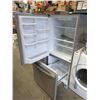 Image 2 : Whirlpool Refrigerator with Bottom Freezer