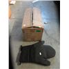 Image 1 : Case of 5 Pairs of Neoprene 16" Grill Mitts