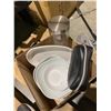 Image 1 : Dishes and miscellaneous