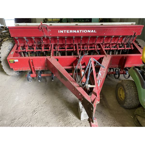 INTERNATIONAL 510, 10 FT SEED DRILL