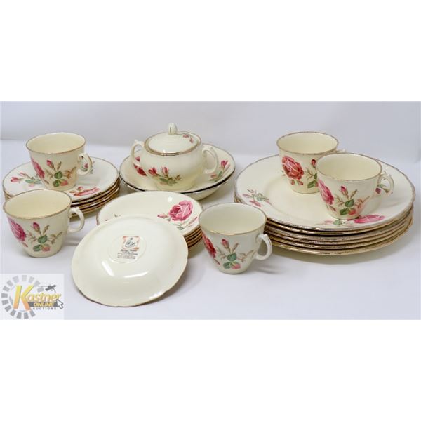 28 PIECE ROYAL SWAN  CHINA 22KT MADE IN