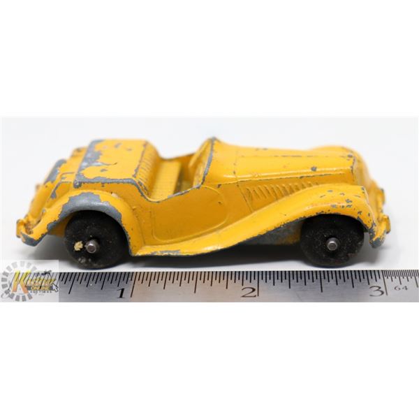 1950'S YELLOW TOOTSIE TOY CHICAGO DIE CAST CAR