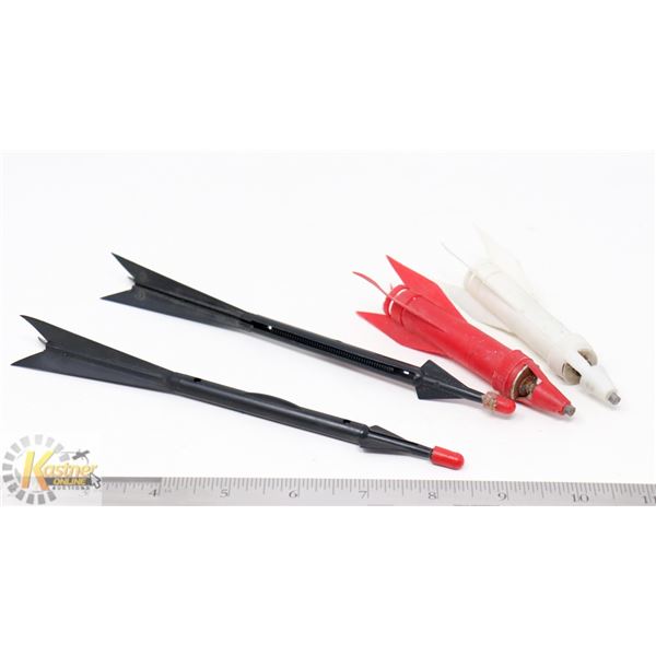 SMALL BAG OF VINTAGE ROCKET TOY ACCESSORIES