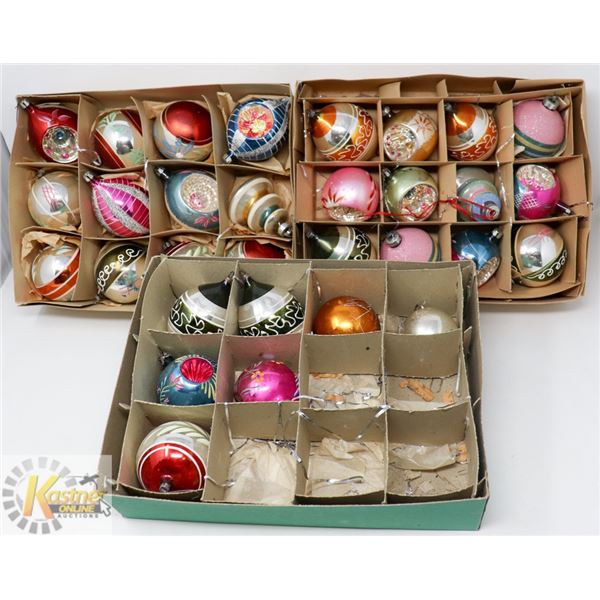 3 BOXES OF VINTAGE CHRISTMAS ROUND GLASS TREE