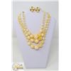 Image 1 : 16" VINTAGE ESTATE CREAM BEADED 3 STRAND