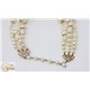 Image 2 : 16" VINTAGE ESTATE PEARLESCENT/ BEADED 3 STRAND