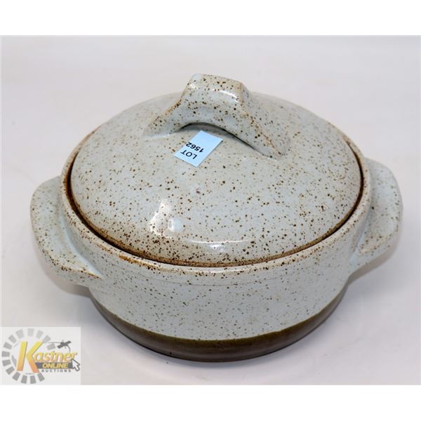 ESTATE 7" STONEWARE LIDDEN POT