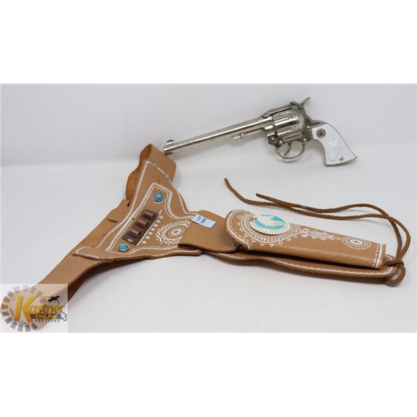 VINTAGE BUNTLINE JR. CAP GUN W/ LONGHORN STEER