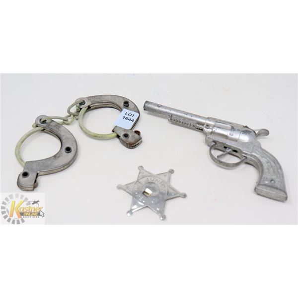 ANTIQUE DAISY SINGLE SHOT CAP GUN PISTOL W/ BADGE