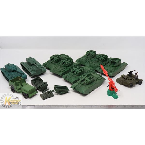 ESTATE FLAT OF VINTAGE PLASTIC MILITARY TANKS &