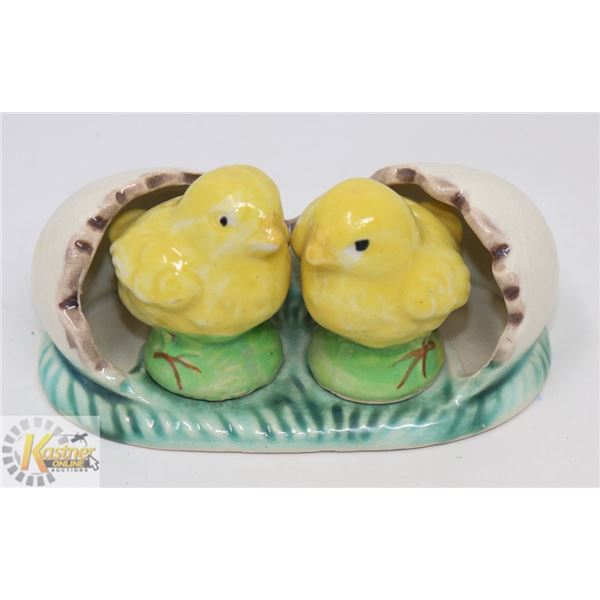 VINTAGE HAND PAINTED  BABY CHICKS SALT & PEPPER