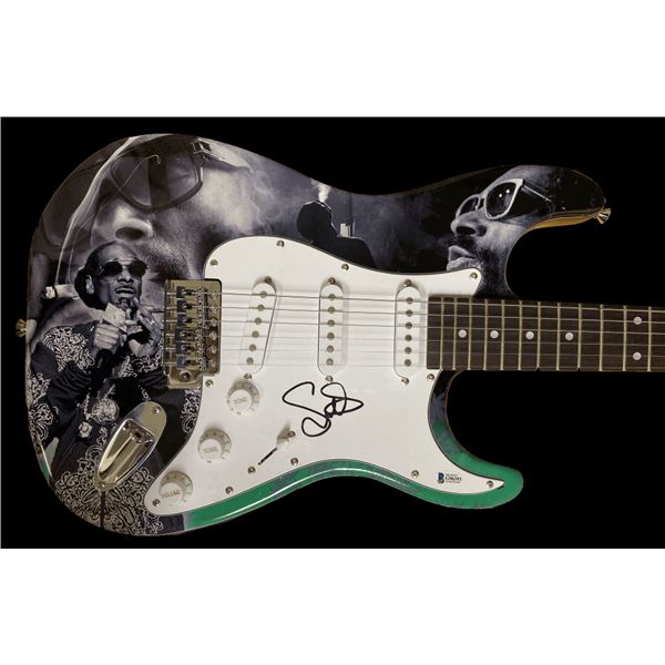 SNOOP DOGG SIGNED 1/1 CUSTOM PAINTED GUITAR ( BECKETT COA )
