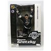 Image 1 : WAYNE GRETZKY 12" LEGENDS, LE KINGS STANDARD BLACK