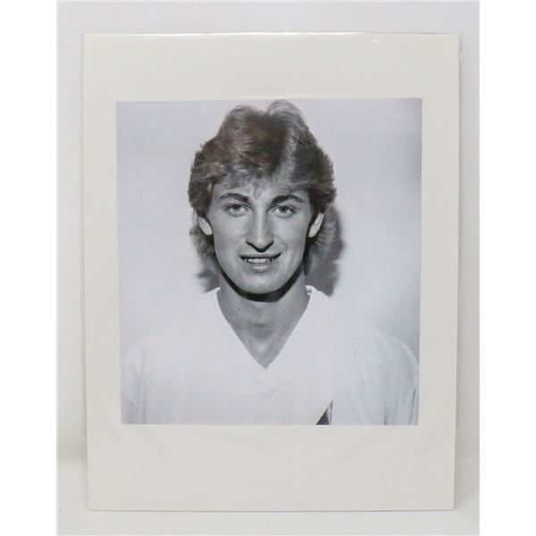 PHOTO/MAGAZINE ARTICLE