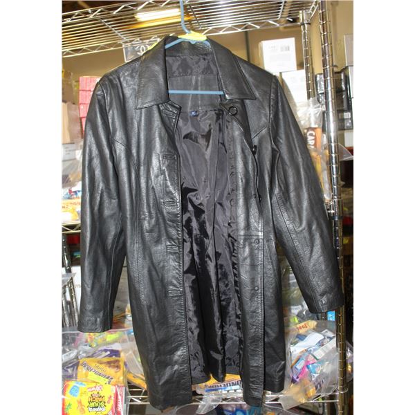 LEATHER JACKET SIZE MEDIUM