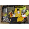 Image 1 : FLAT LOT OF ASSORTED WORK GEAR: GLOVES, HI-VIZ, &
