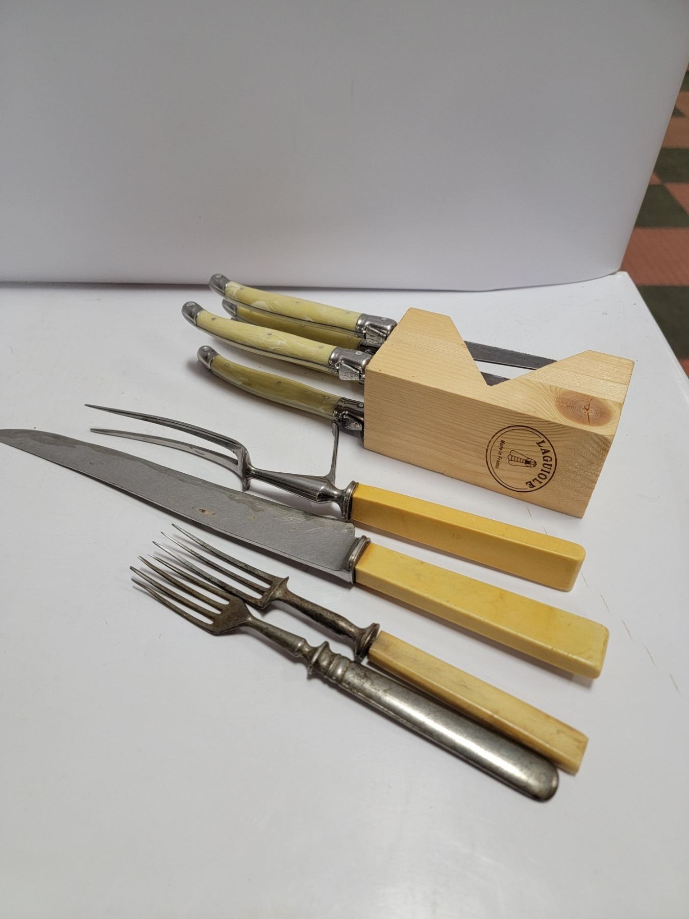 ANTIQUE BONE HANDLED CARVING SET & KNIFE SET IN