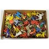 Image 1 : FLAT OF VINTAGE PLASTIC FIGURES / TOYS