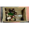 Image 1 : 1952 SHEA'S BEER CRATE WITH COLLECTIBLES